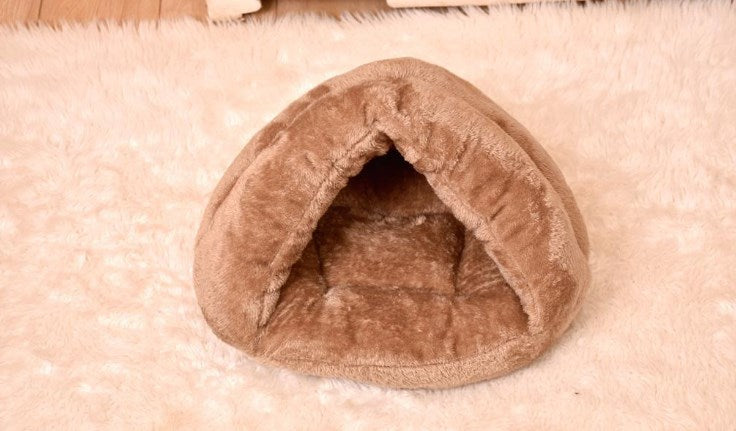 Arctic Velvet Triangle Semi-Closed Dog Bed for Winter