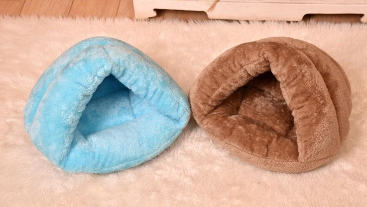 Arctic Velvet Triangle Semi-Closed Dog Bed for Winter